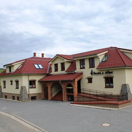 Penzion U Sklepu Hotel Hovorany Exterior photo