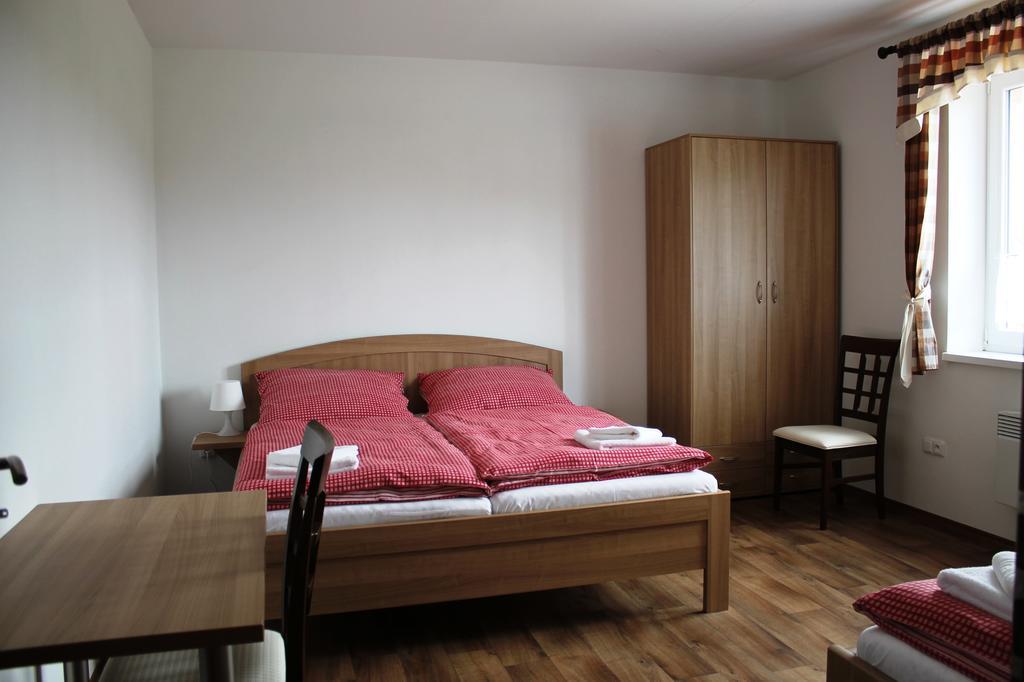 Penzion U Sklepu Hotel Hovorany Exterior photo