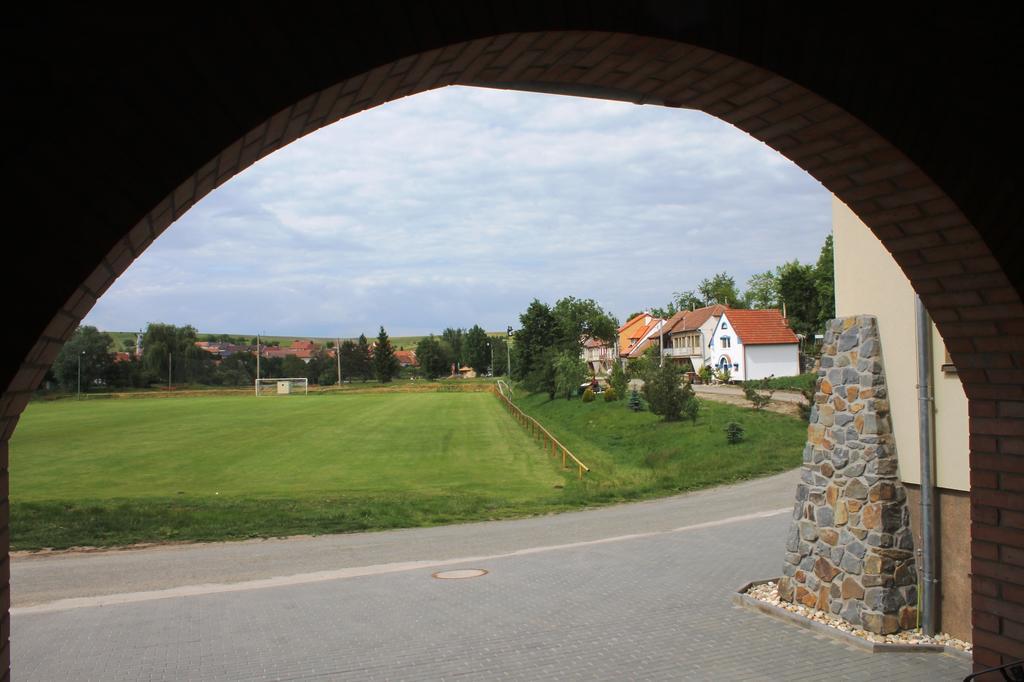 Penzion U Sklepu Hovorany Exterior photo